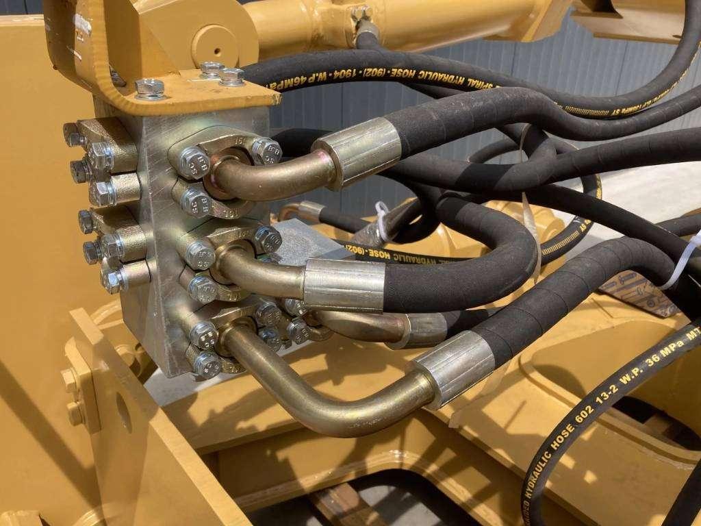 Caterpillar D8T Photo 10