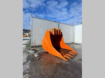 Digging bucket sold by B.T. Macchine Srl