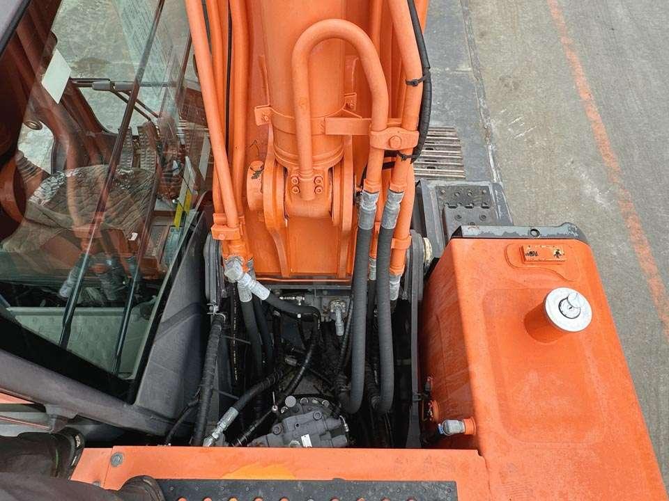 Hitachi ZX240N-3 Photo 12