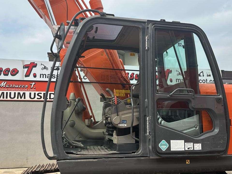 Hitachi ZX240N-3 Photo 14