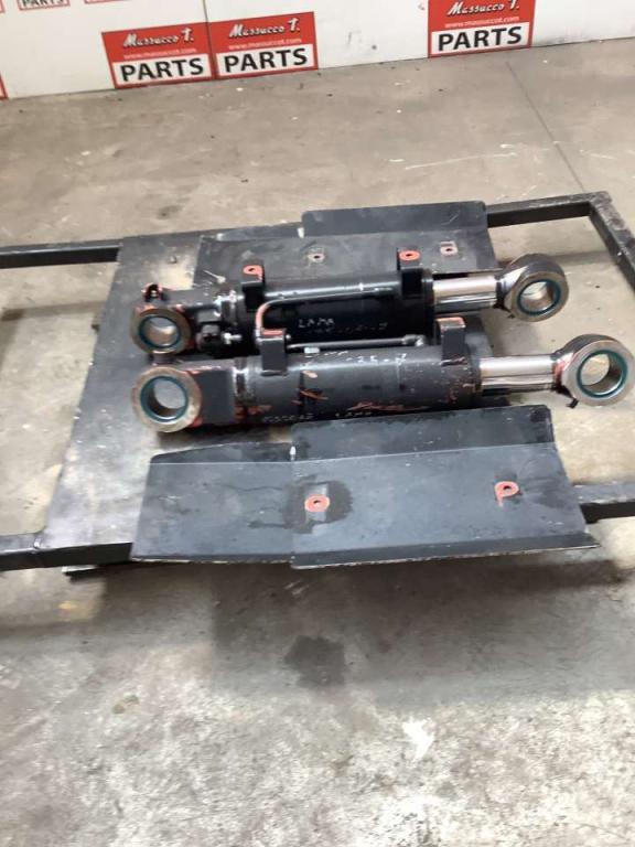 Dozer blade cylinder for Hitachi ZX135US-7 Photo 1