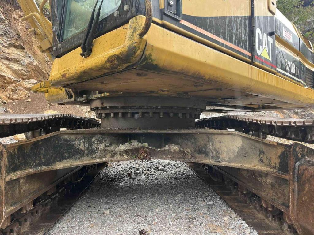 Caterpillar 320B Photo 12
