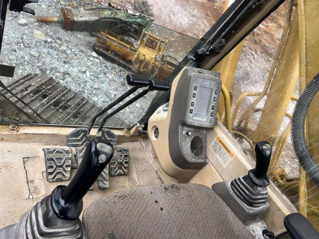 Caterpillar 320B Photo 28