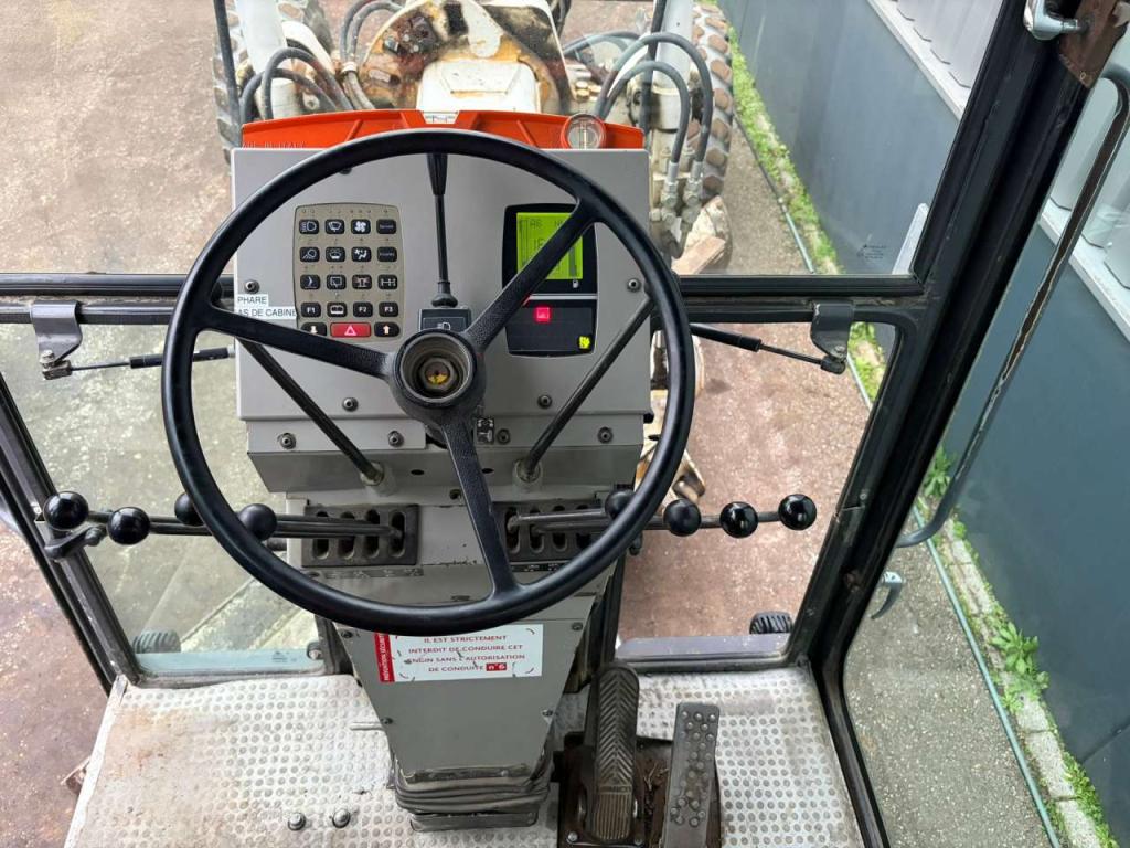 New Holland F106.6/A Photo 21