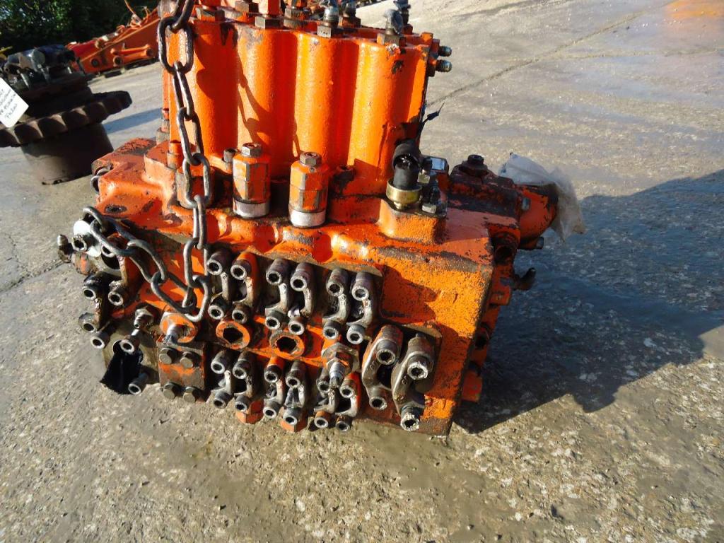 Hydraulic distributor for Fiat Hitachi FH200 Photo 1