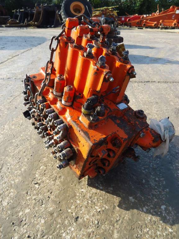 Hydraulic distributor for Fiat Hitachi FH200 Photo 3