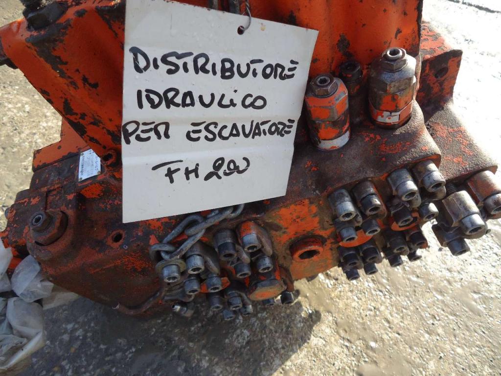 Hydraulic distributor for Fiat Hitachi FH200 Photo 6