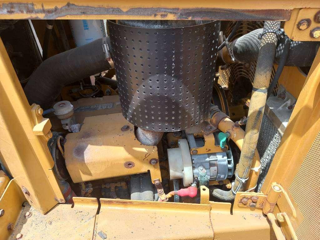Caterpillar D6R LGP (EXW - Abu Dhabi) Photo 16
