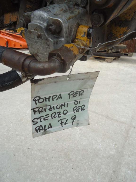 Steering clutch hydraulic pump for Fiat Allis FL9 Photo 2