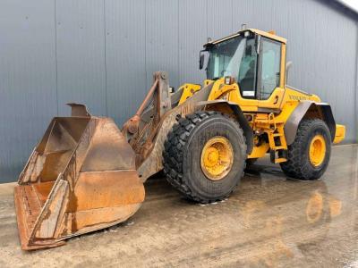 Volvo L120F Photo 1