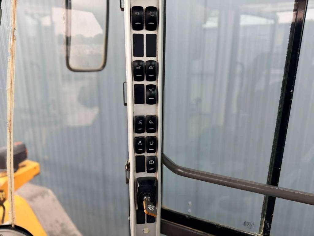 Volvo L120F Photo 22