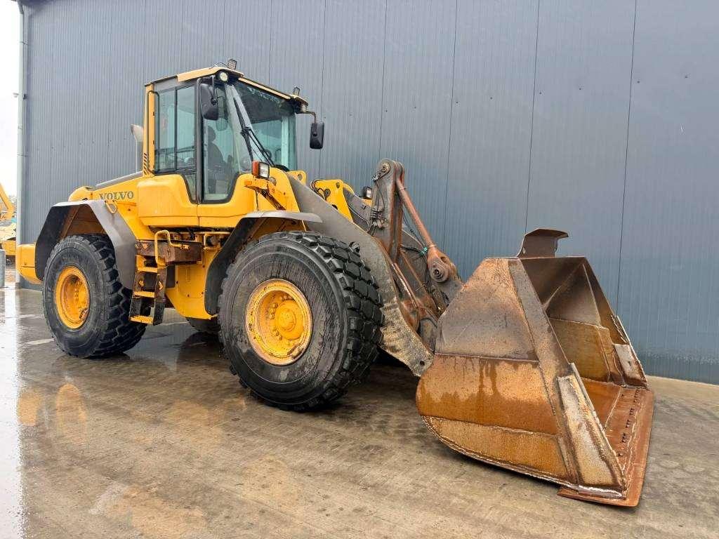 Volvo L120F Photo 3