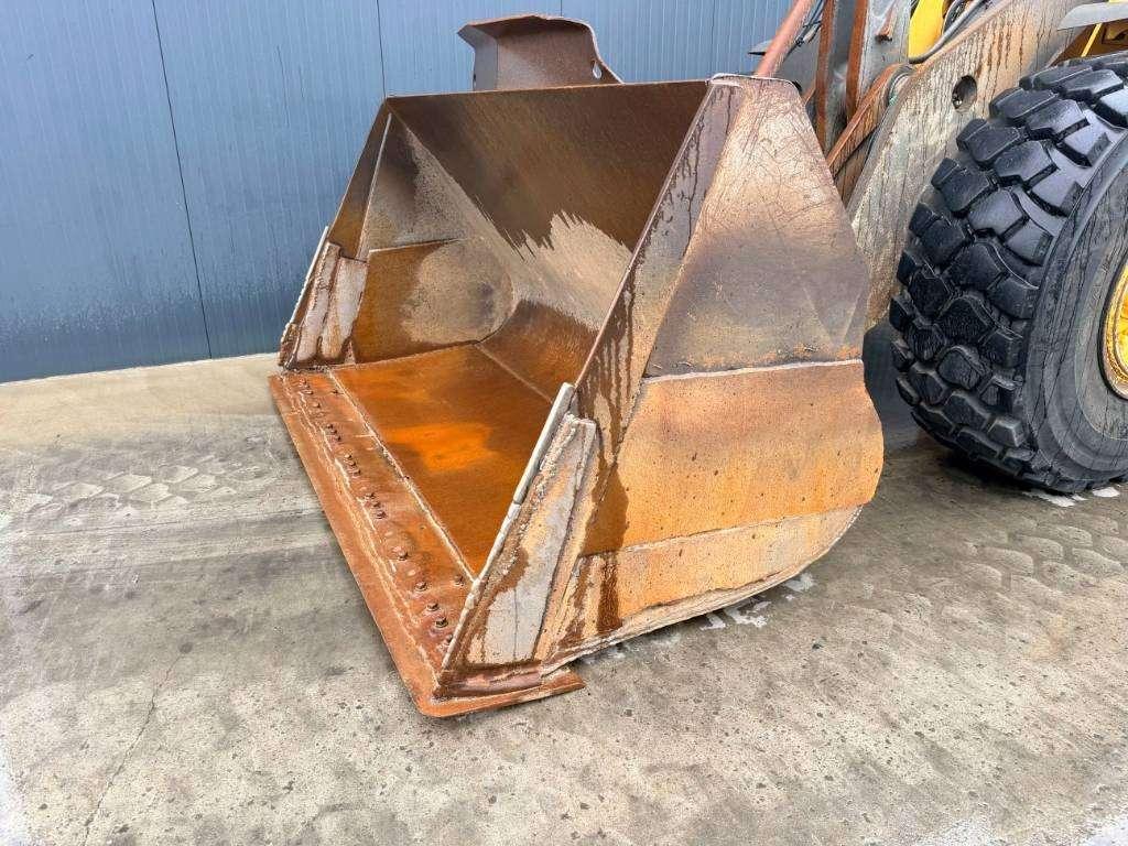 Volvo L120F Photo 30