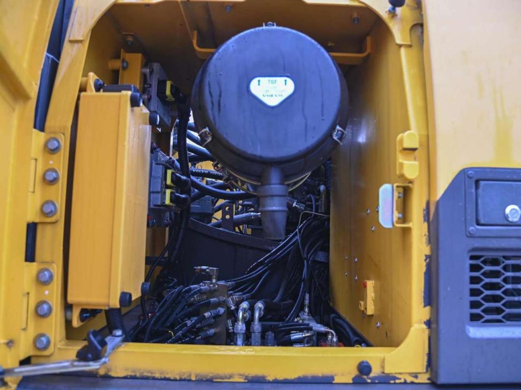Volvo EC300DNL Photo 16