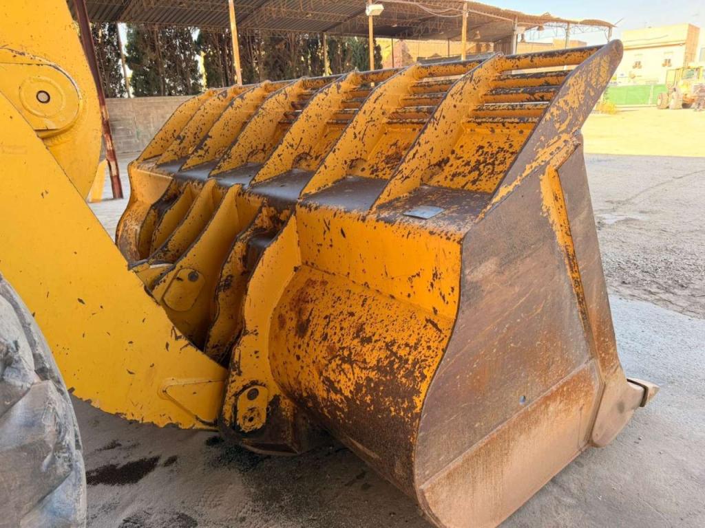 Komatsu WA500-6 Photo 2