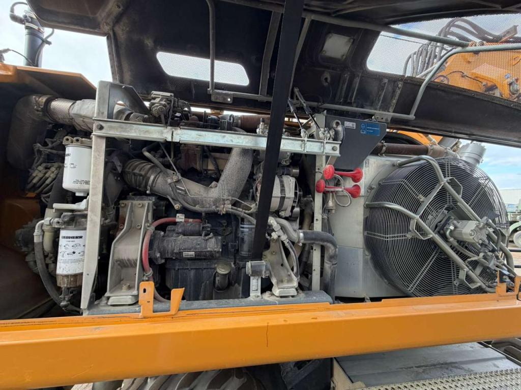 Liebherr A918 Photo 17