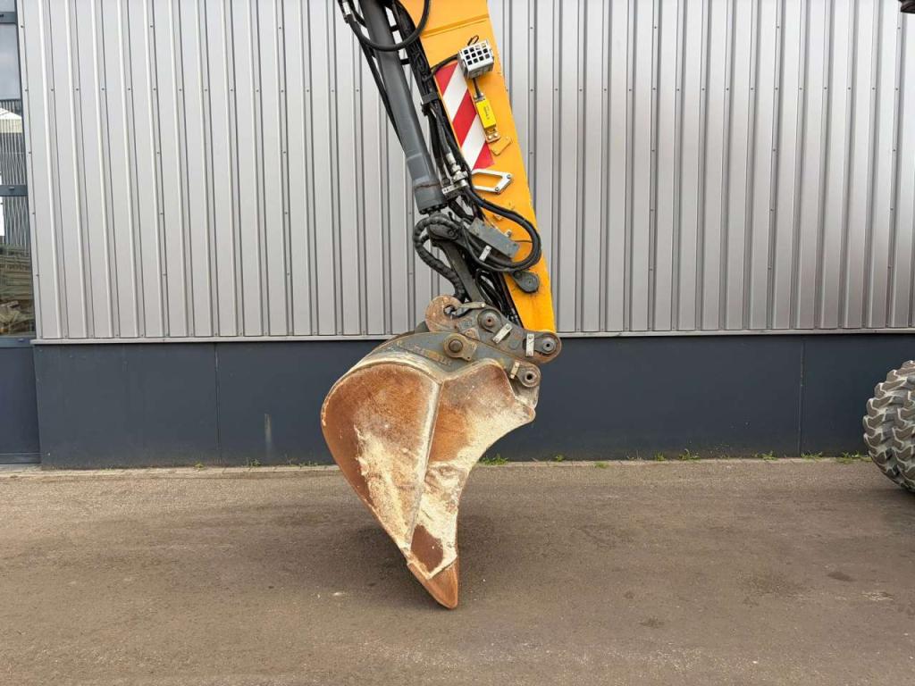 Liebherr A918 Photo 8