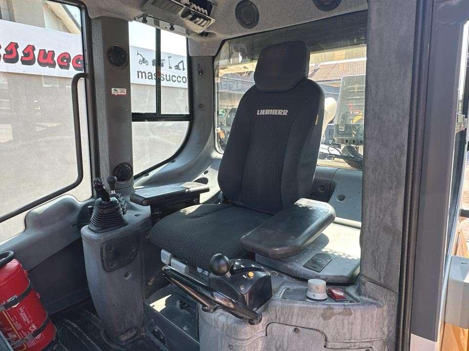 Liebherr LR626 Photo 14