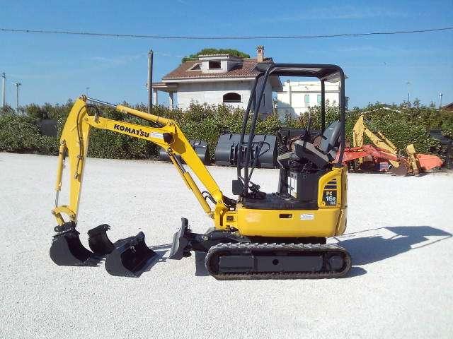Komatsu PC16R-3HS Photo 3