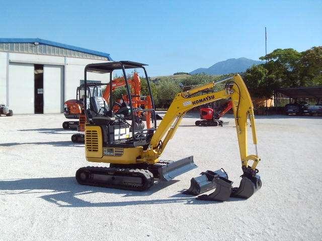 Komatsu PC16R-3HS Photo 8