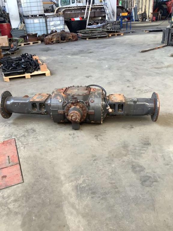Front axle for Hitachi ZW250-6 Photo 3