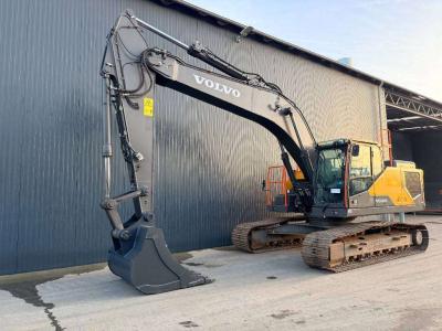 Volvo EC250E L sold by Smitma B.V.