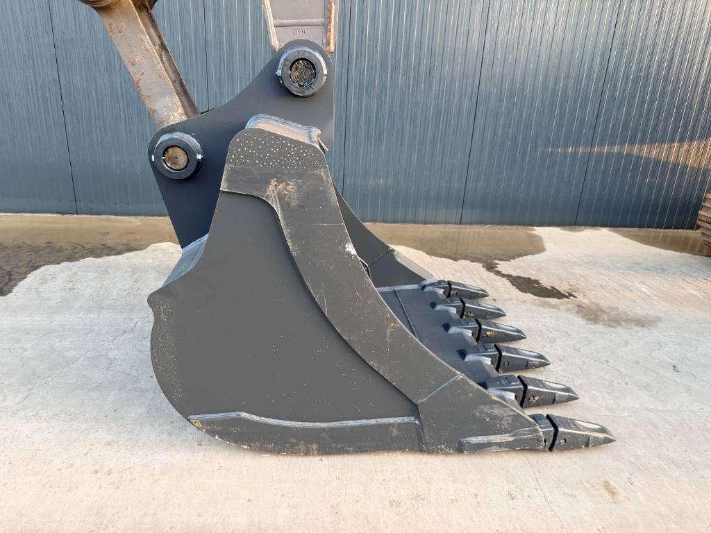 Volvo EC250E L Photo 22