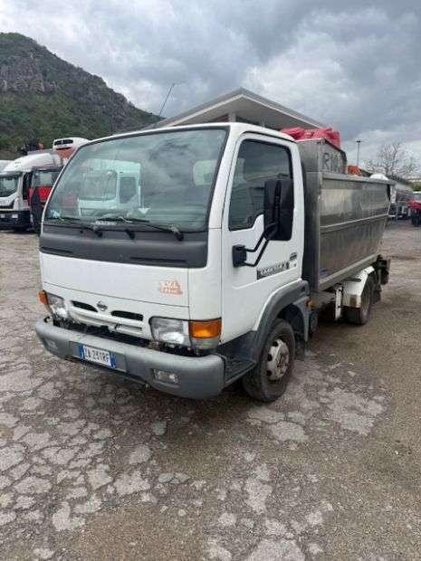 Nissan Cabstar Photo 1
