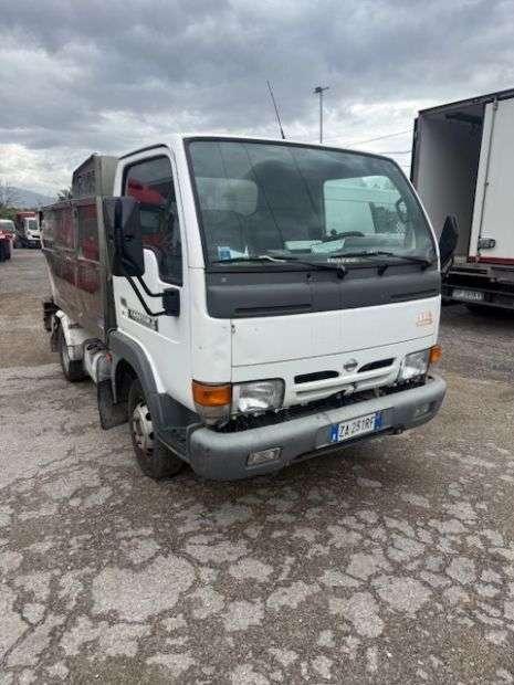 Nissan Cabstar Photo 2