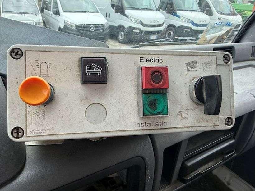 Nissan Cabstar Photo 8