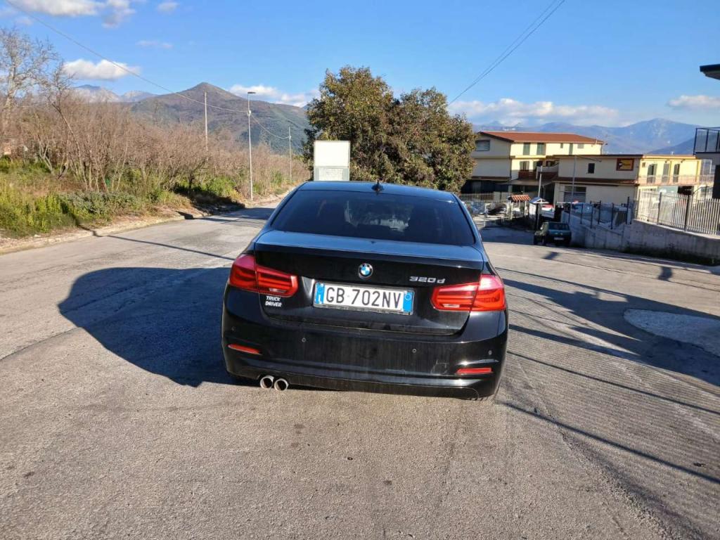 BMW SERIE 3 MODELLO 320D Photo 18
