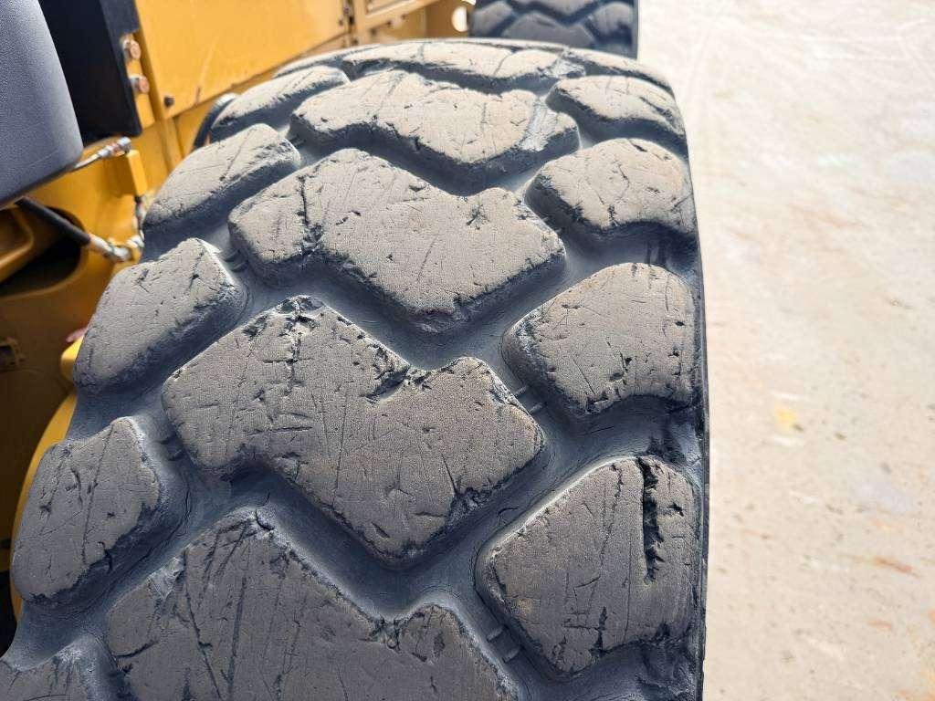 Caterpillar 140M2 Photo 22
