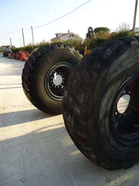 Tire with rim for MISURA 17.5 R25 Photo 2