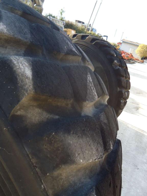 Tire with rim for MISURA 17.5 R25 Photo 4