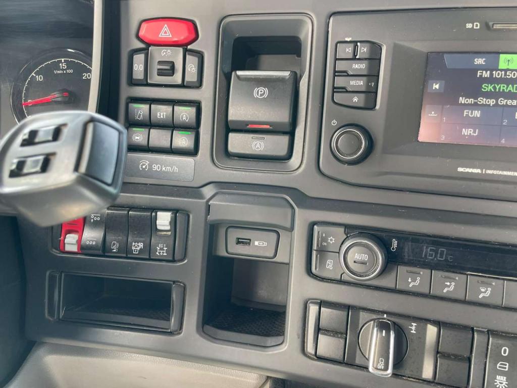 Scania P450 A4X2NA Photo 17