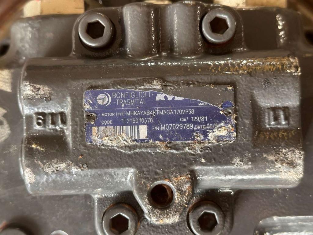 New Holland E215B Photo 12