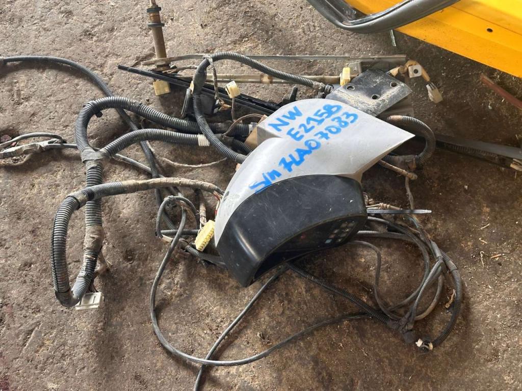 New Holland E215B Photo 13