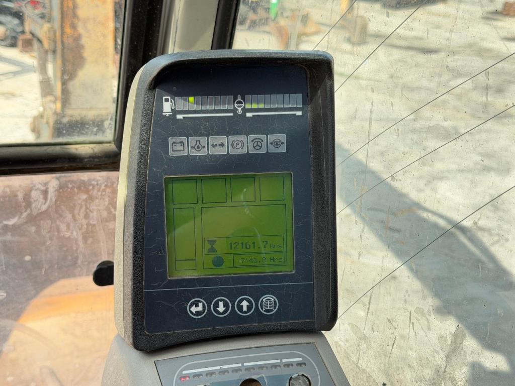 Liebherr R 900 C Litronic Photo 10