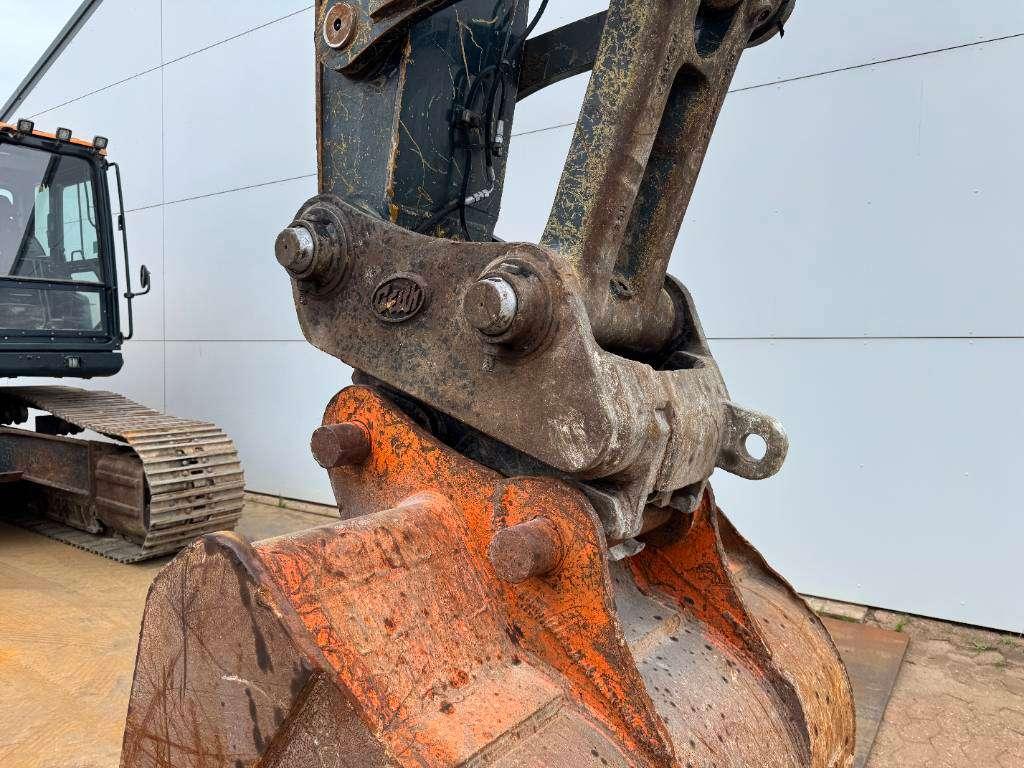 Hyundai HX380AL - Hammer Lines / Quick Coupler Photo 16