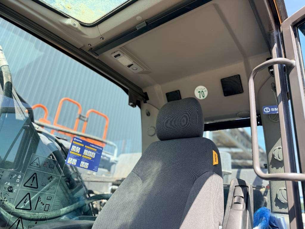 Volvo EC300E L Photo 12
