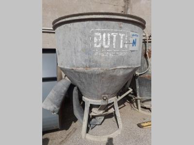 BUTTI Concrete bucket sold by Niederstätter Spa