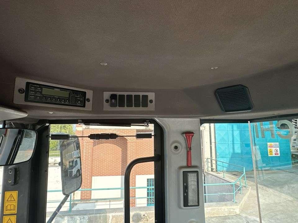 Hitachi ZW180-5B Photo 13