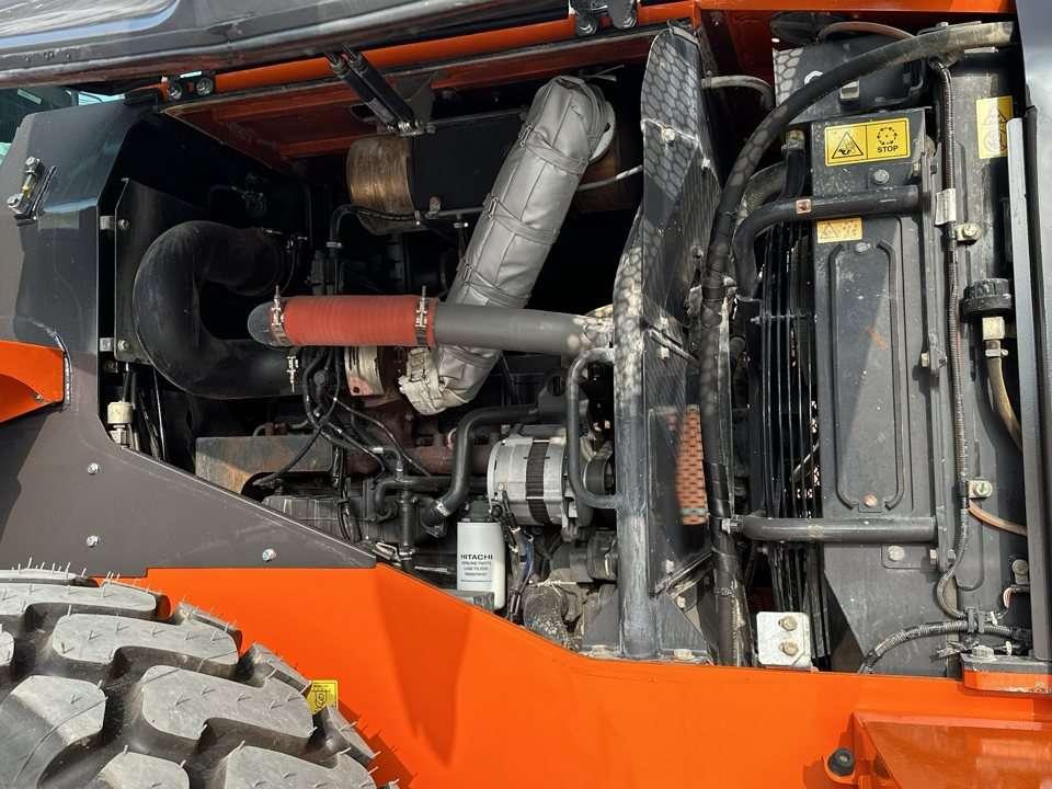 Hitachi ZW180-5B Photo 7
