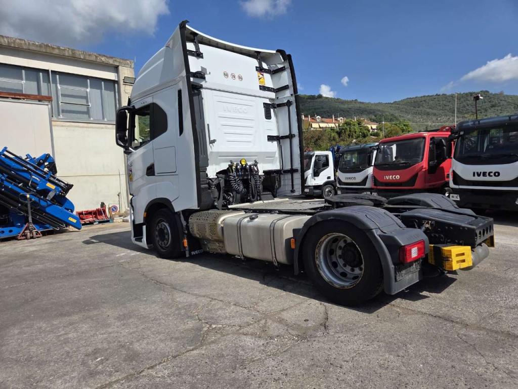 Iveco S-WAY S490 Photo 17