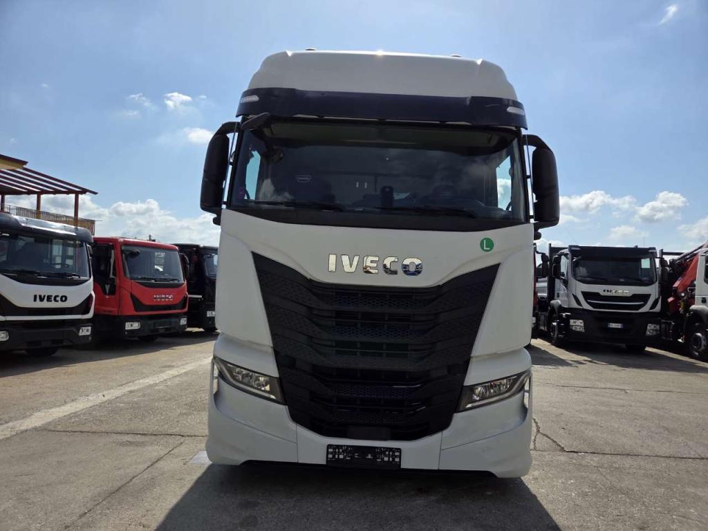 Iveco S-WAY S490 Photo 30