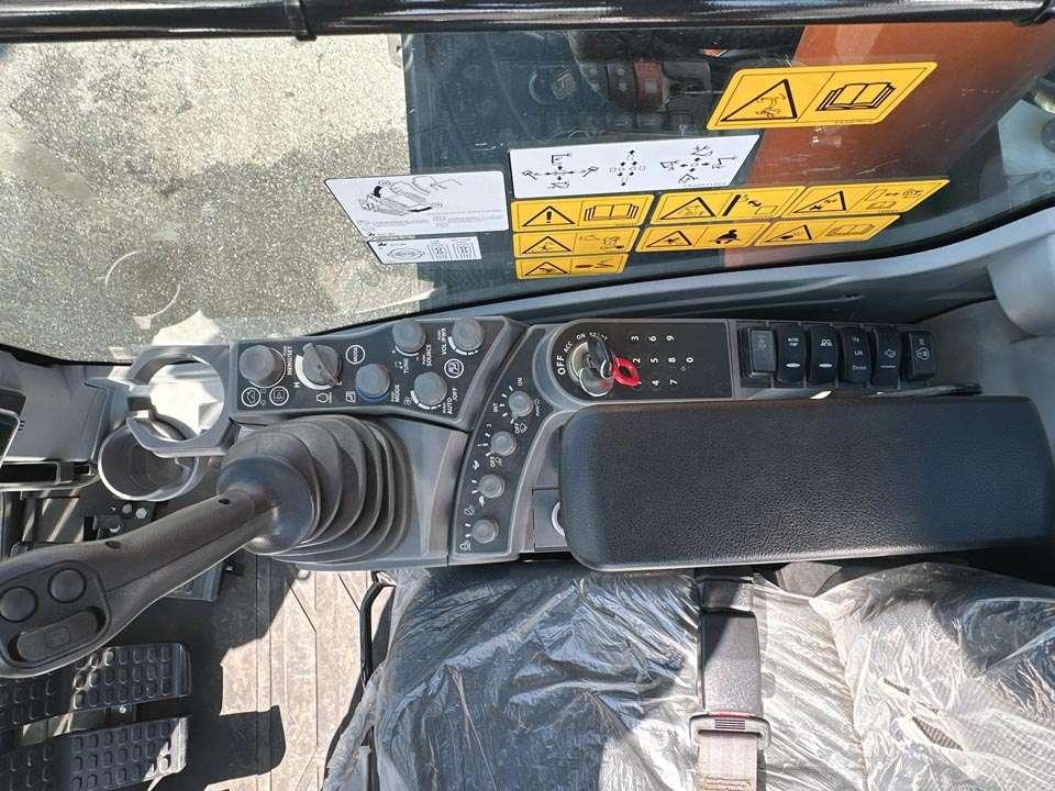 Hitachi KMC750S-7 Photo 16