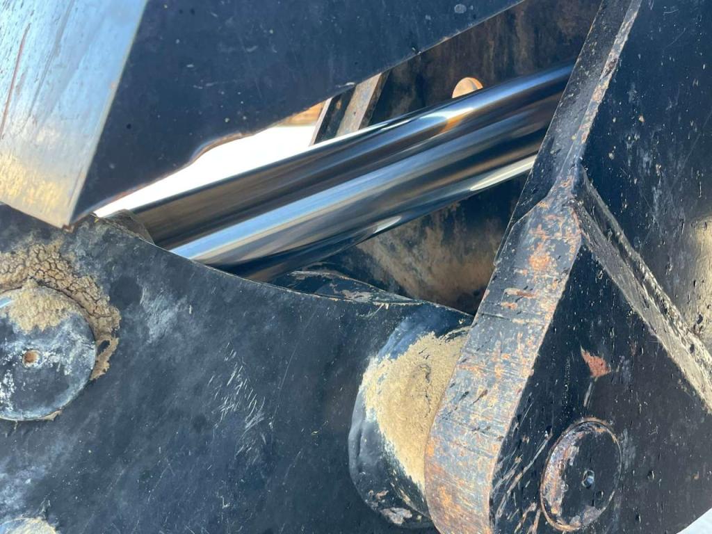 Caterpillar M313D VA - Outriggers + Blade Photo 22