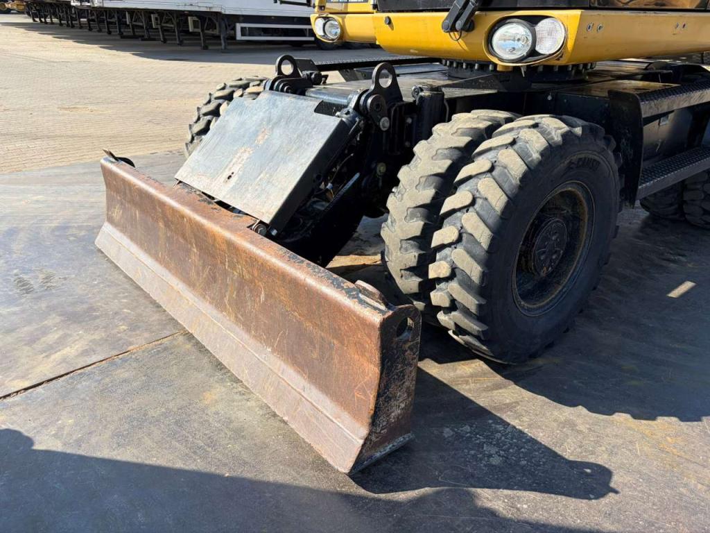 Caterpillar M313D VA - Outriggers + Blade Photo 25