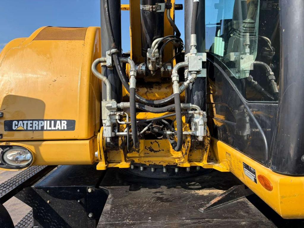 Caterpillar M313D VA - Outriggers + Blade Photo 27