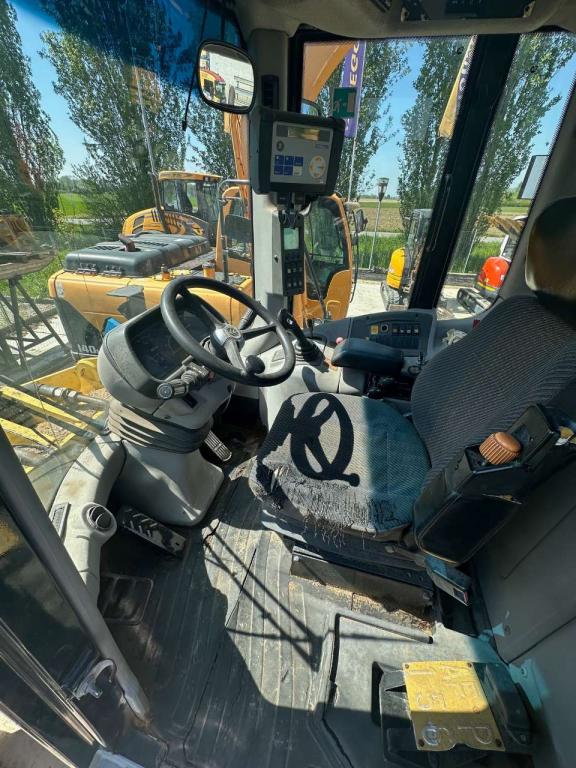 New Holland w170 Photo 7